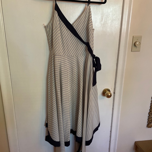 Banana Republic sundress - Picture 2 of 4
